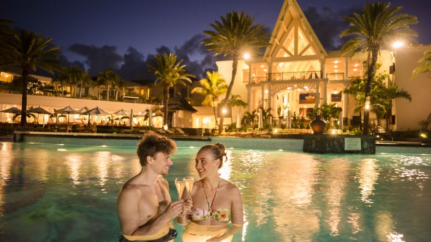 Honeymoon & Wedding couple at the beach, Mauritius