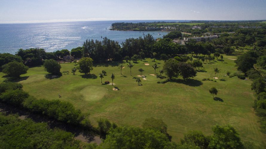 Il Maritim Golf Course è un bellissimo campo da 9 buche situato sulla costa